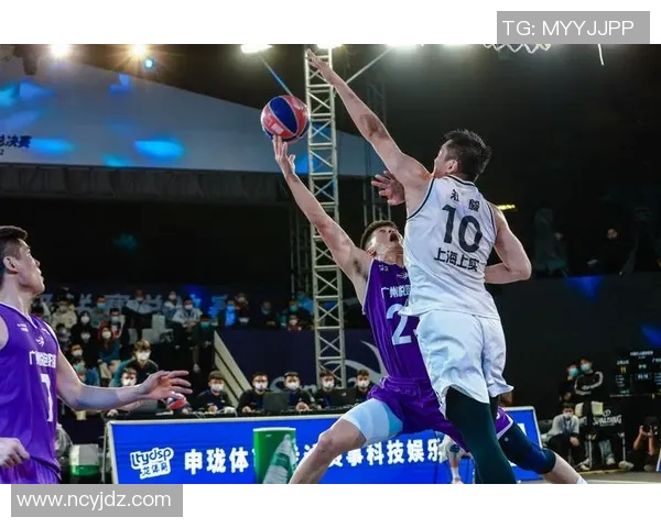 王泉泽在篮球赛场上的崛起与挑战探索他如何成为新一代篮球明星的故事